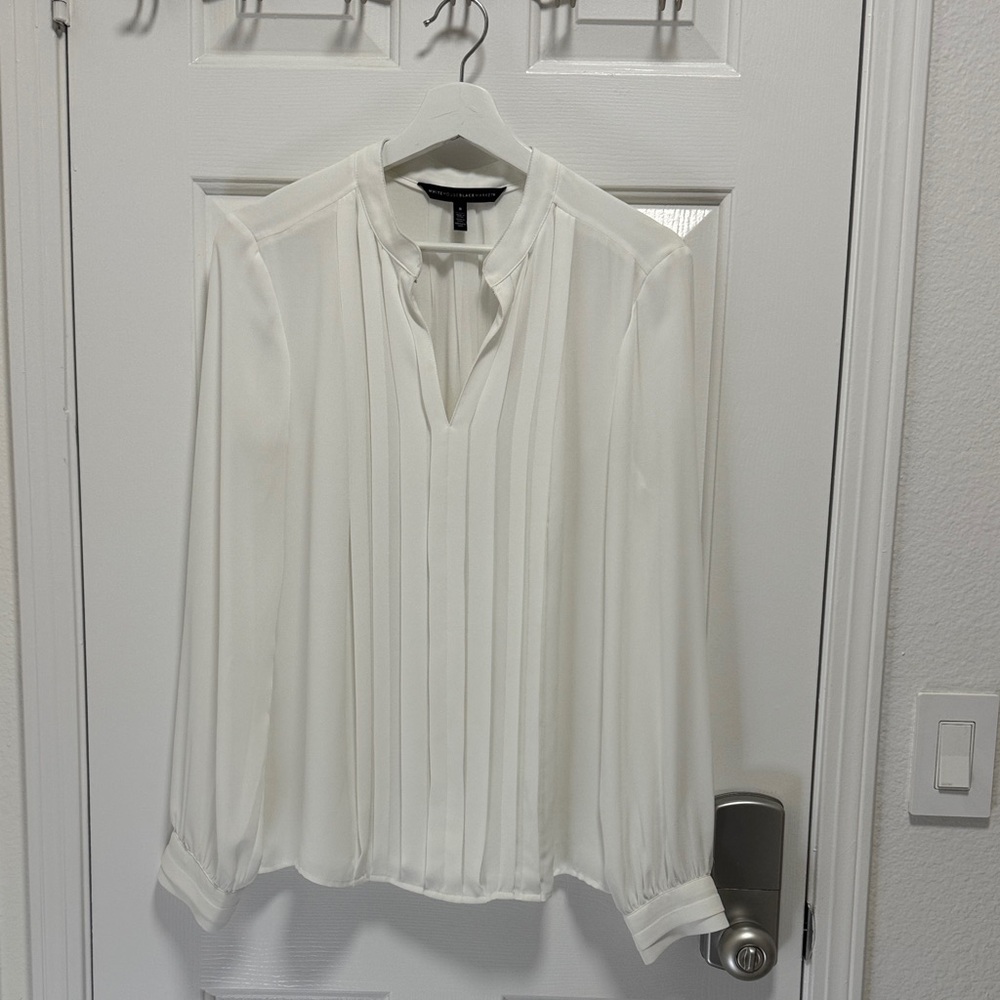 White House Black Market Ivory Satin Pintuck Split Neck Blouse Size 8